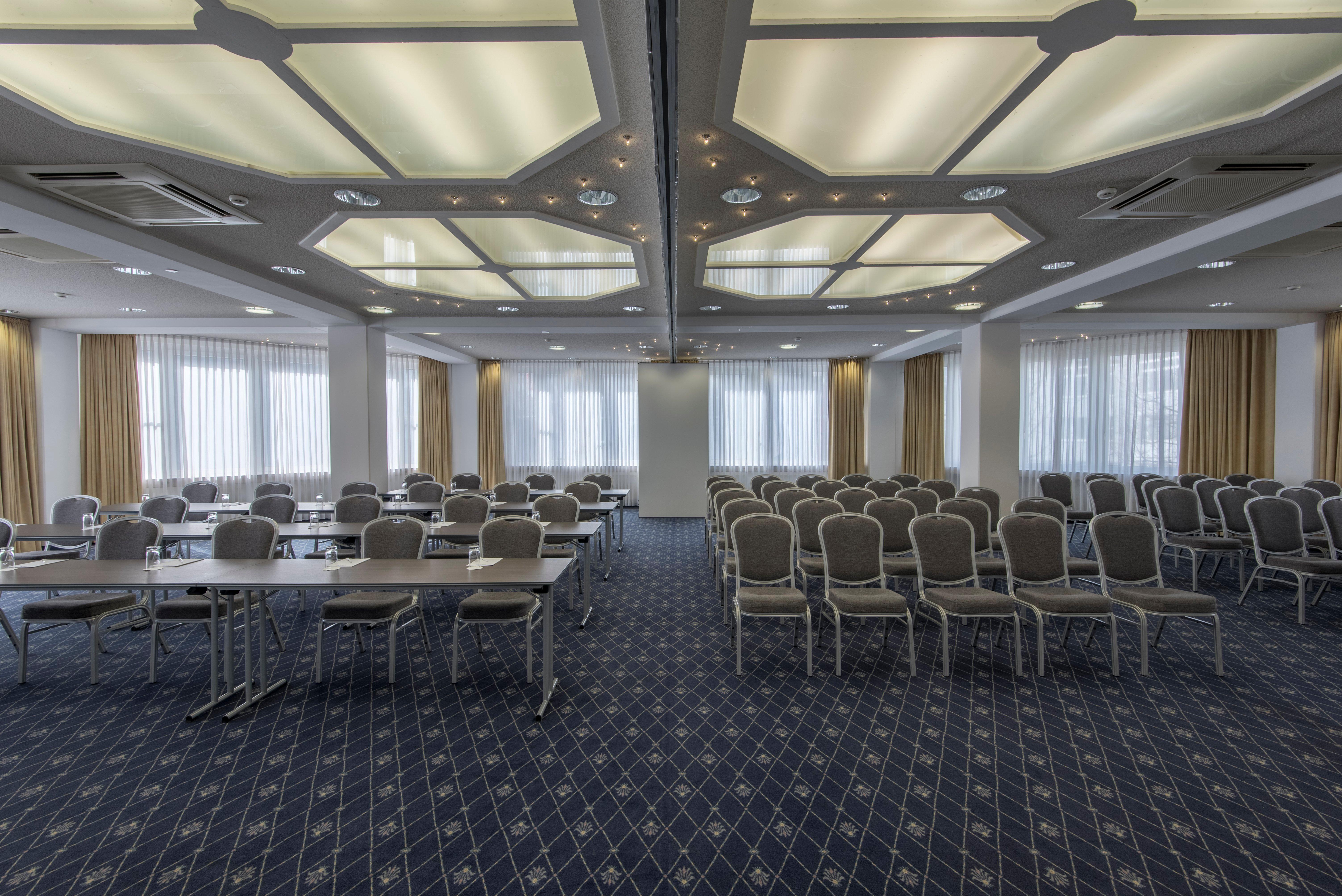 Holiday Inn Munich Unterhaching By Ihg Екстер'єр фото
