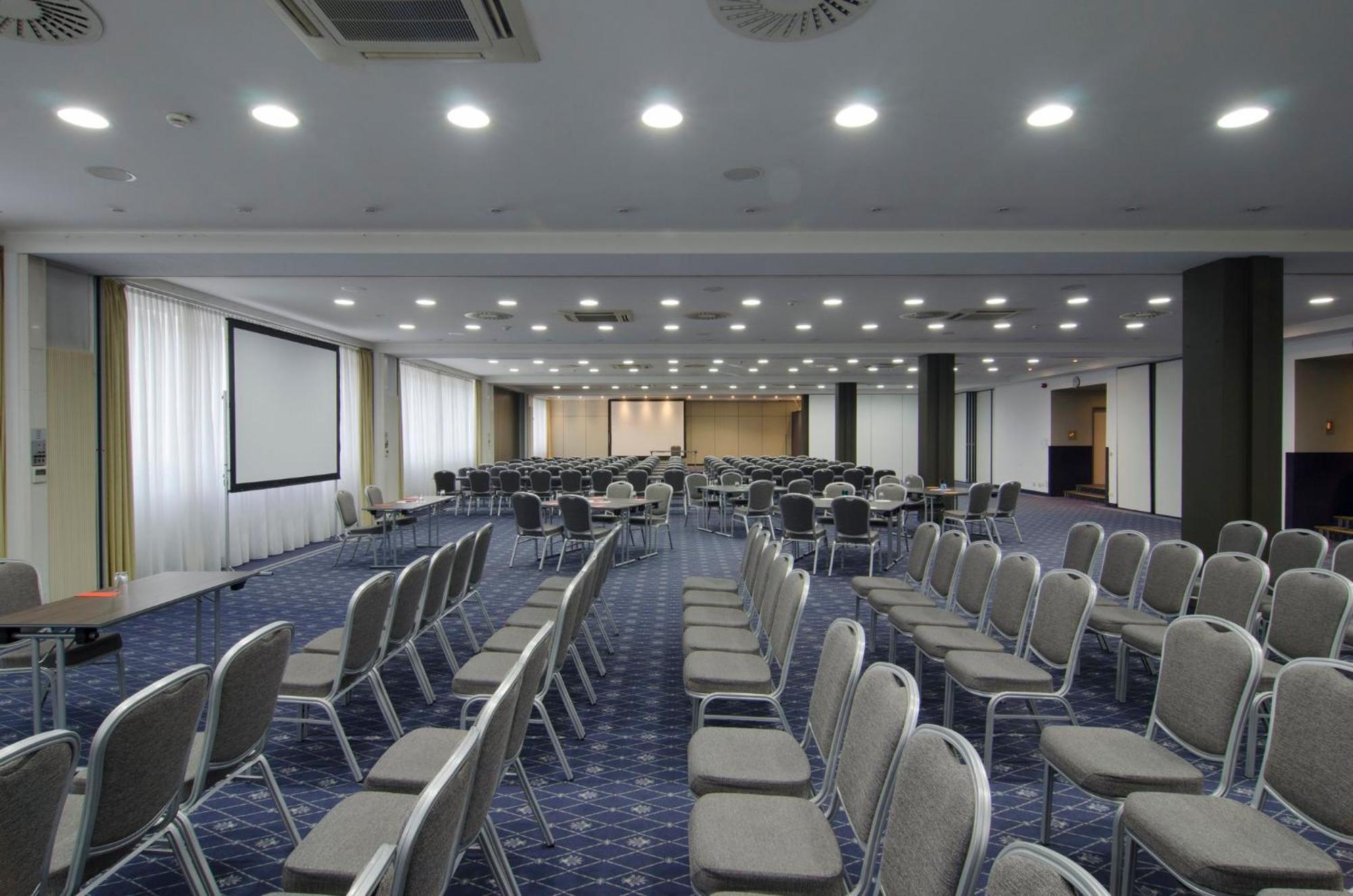 Holiday Inn Munich Unterhaching By Ihg Екстер'єр фото