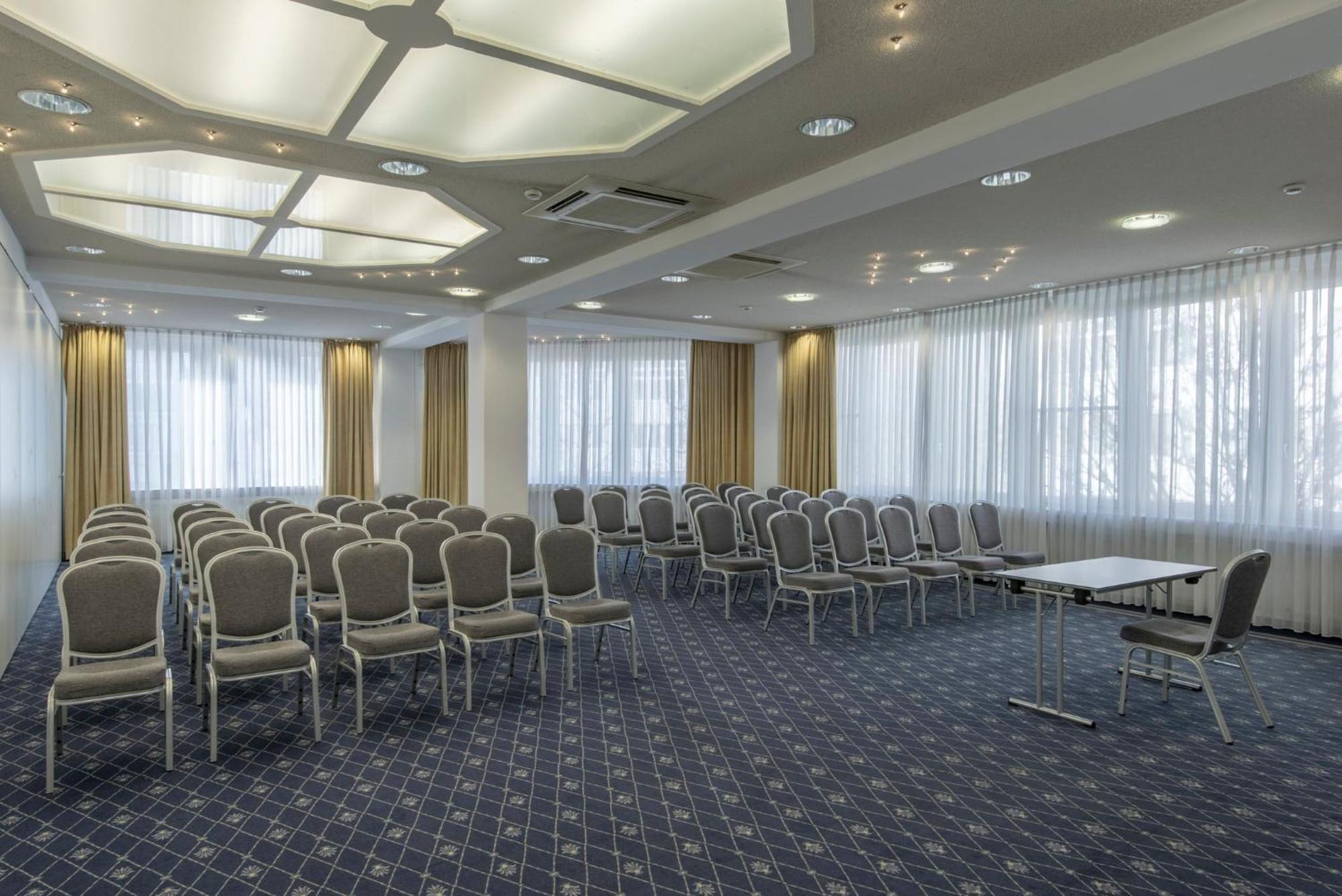 Holiday Inn Munich Unterhaching By Ihg Екстер'єр фото