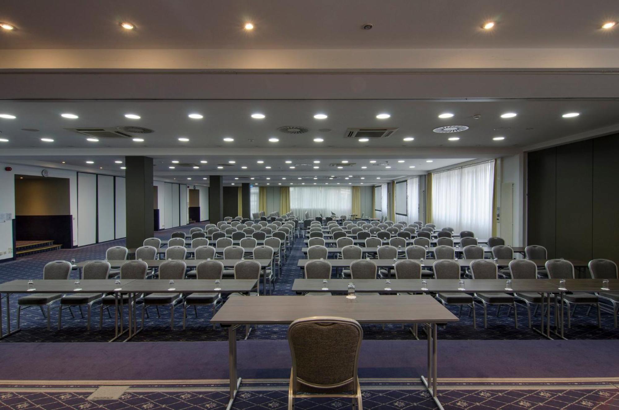 Holiday Inn Munich Unterhaching By Ihg Екстер'єр фото