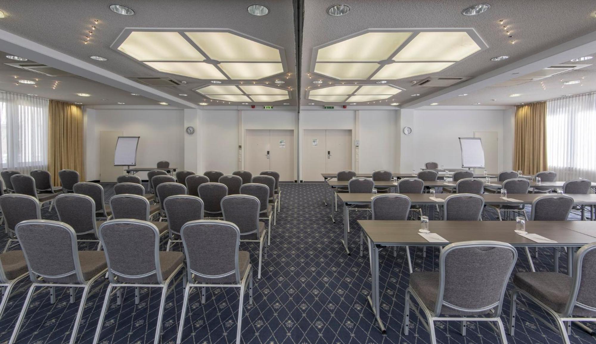 Holiday Inn Munich Unterhaching By Ihg Екстер'єр фото