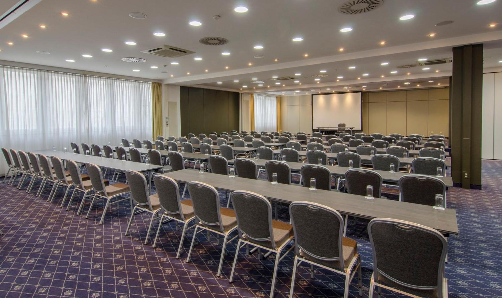 Holiday Inn Munich Unterhaching By Ihg Екстер'єр фото